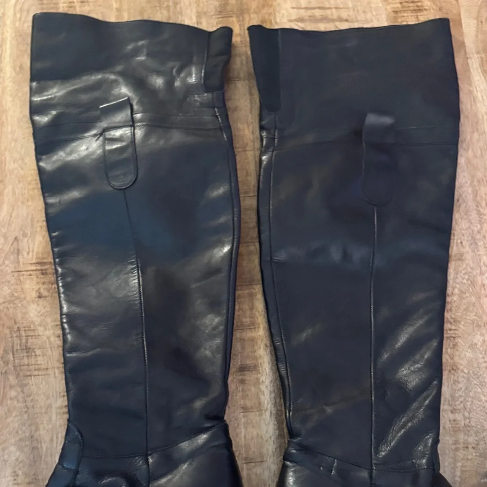 100% genuine Black Leather Knee-High Boots EUC INSIDE Zipper